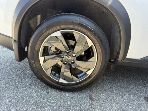 Used 2024 Nissan Rogue SV w/ SV Premium Package image 13