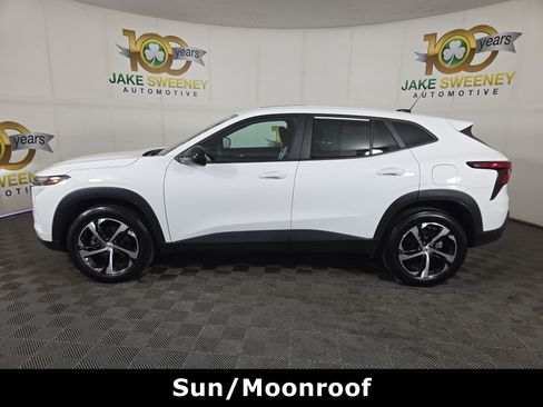 Certified 2024 Chevrolet Trax RS w/ Sunroof Package FWD image 4