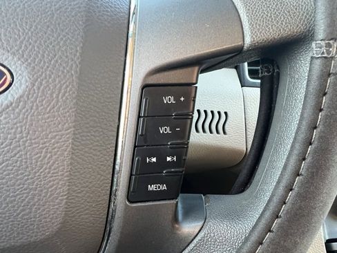 Used 2011 Ford Taurus SE image 21