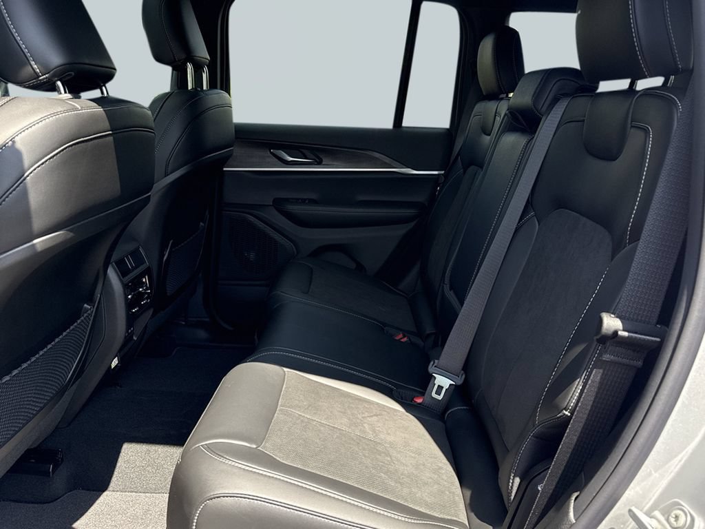 New 2026 Jeep Grand Cherokee Altitude RWD image 29