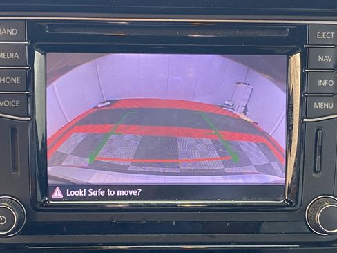Used 2016 Volkswagen Jetta Sport FWD image 25