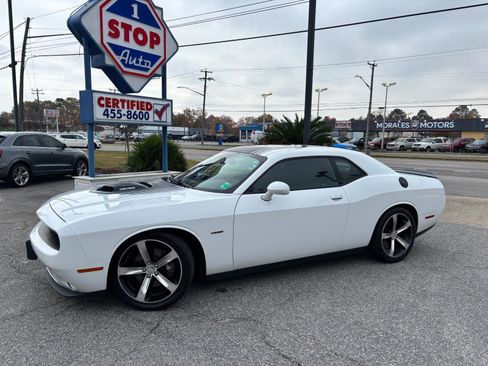 Used 2016 Dodge Challenger R/T image 1