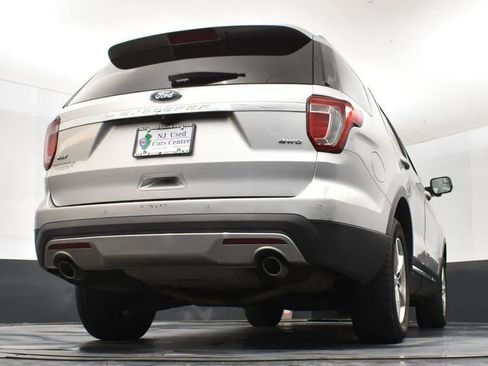 Used 2017 Ford Explorer XLT w/ Equipment Group 202A image 13