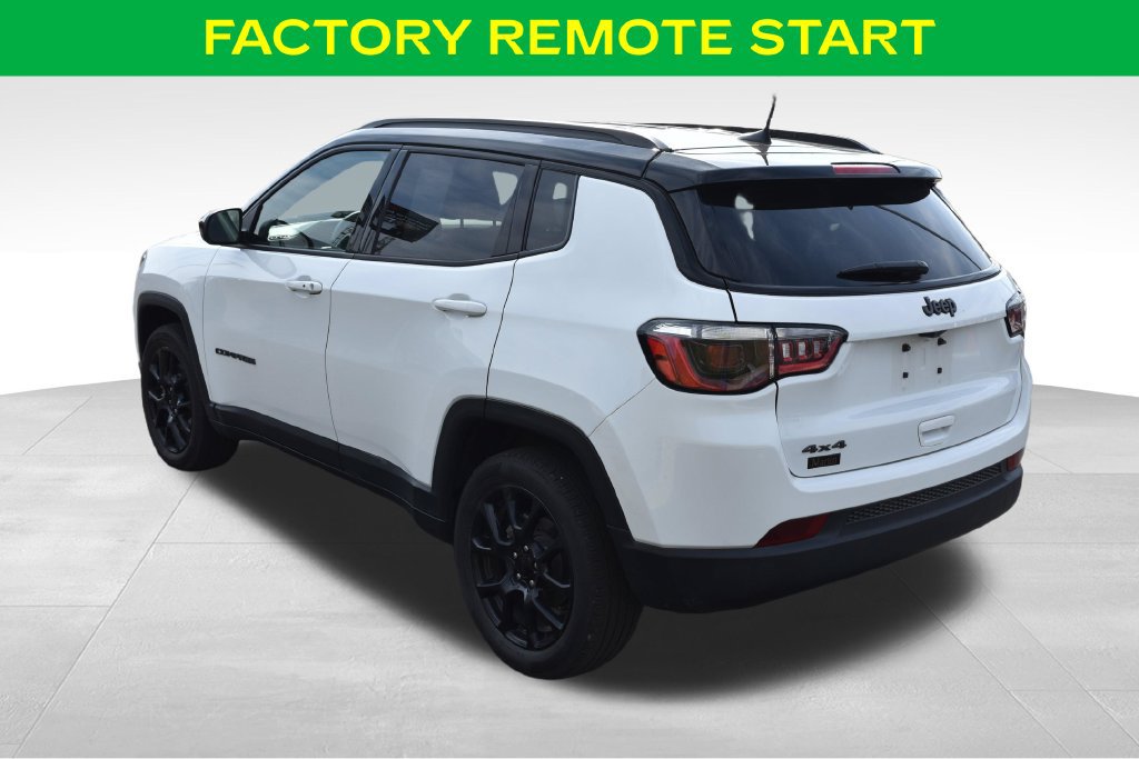 Used 2024 Jeep Compass Latitude w/ Convenience Group AWD/4WD image 9