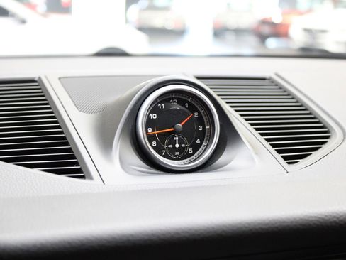 Used 2021 Porsche Macan Base image 24