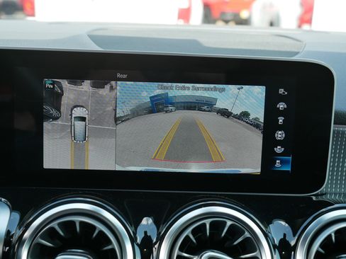 Used 2021 Mercedes-Benz GLB 250 4MATIC image 27
