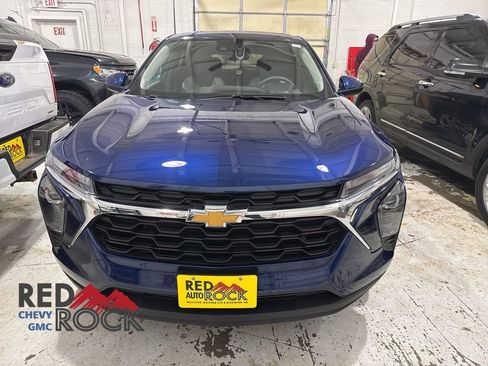 Used 2024 Chevrolet Trax LS w/ LS Convenience Package image 2