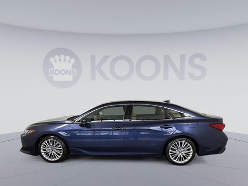 Used 2019 Toyota Avalon Limited w/ Advanced Safety Package image 2