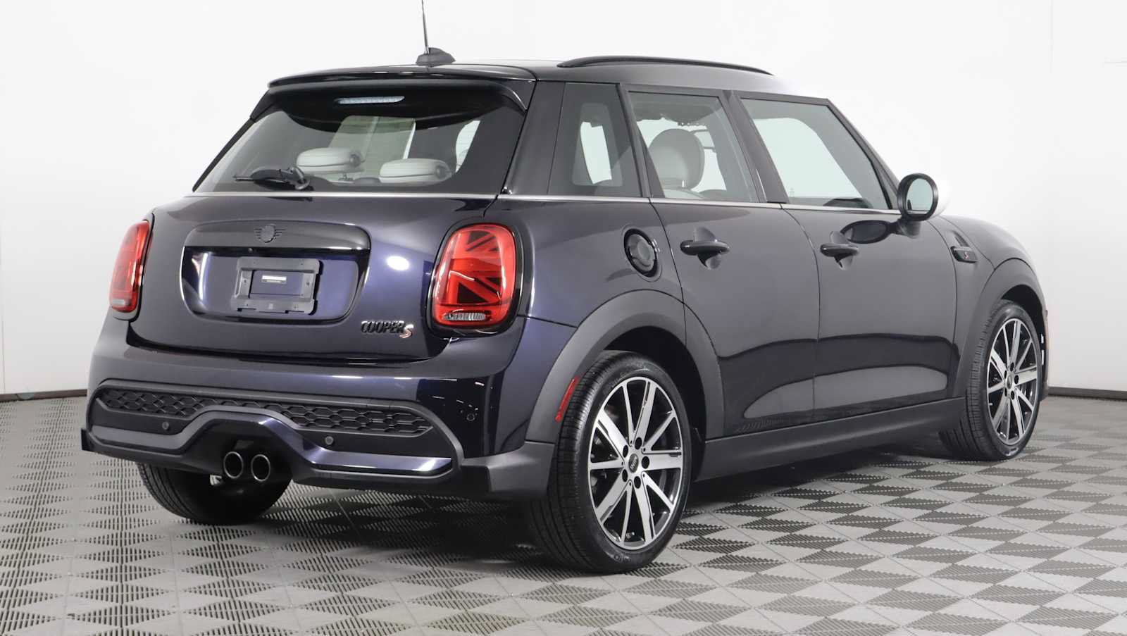 Used 2024 MINI Cooper S FWD image 7