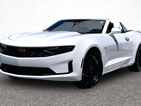 Used 2019 Chevrolet Camaro LT RWD image 4