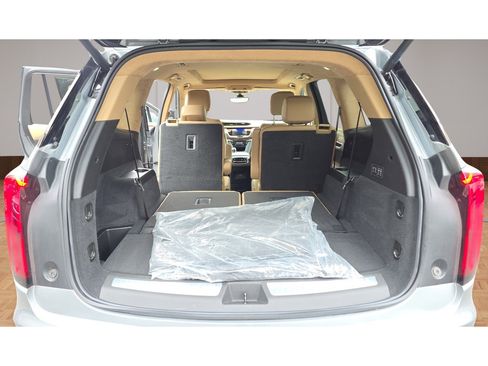 Certified 2024 Cadillac XT6 Premium Luxury w/ Platinum Package image 27