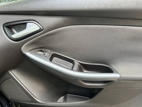 Used 2013 Ford Focus Titanium FWD image 28
