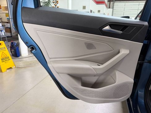 Used 2019 Volkswagen Jetta SE w/ Cold Weather Package FWD image 12