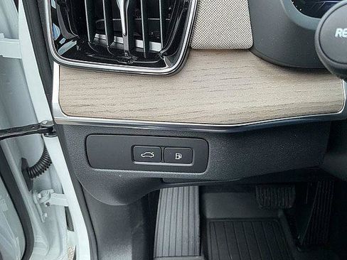 New 2026 Volvo XC90 T8 Ultra w/ Protection Package AWD/4WD image 18