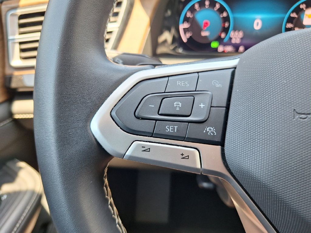Used 2025 Volkswagen Atlas SE FWD image 17