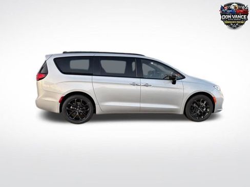 New 2026 Chrysler Pacifica Select w/ S Appearance Package image 6