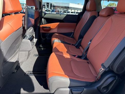 Certified 2024 Kia Carnival SX Prestige image 25