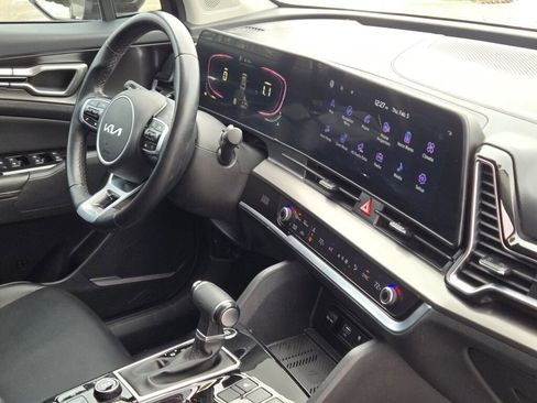 Used 2024 Kia Sportage EX image 8