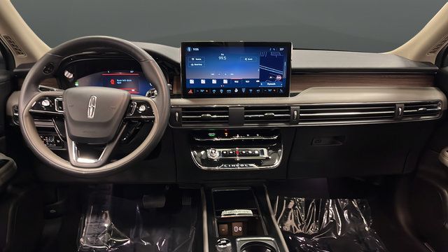 Used 2025 Lincoln Corsair Grand Touring AWD/4WD image 11