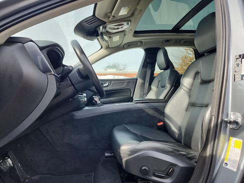 Used 2019 Volvo XC60 T5 Momentum image 14