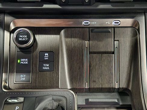 Used 2024 Lexus GX 550 w/ Accessory Package (Z1) image 37