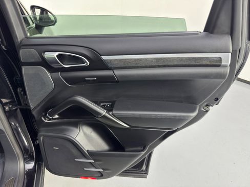 Used 2017 Porsche Cayenne Turbo image 44