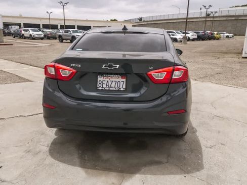 Used 2018 Chevrolet Cruze LT FWD image 8