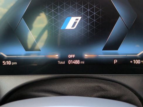 Used 2027 BMW i5 eDrive40 w/ M Sport Package RWD image 16