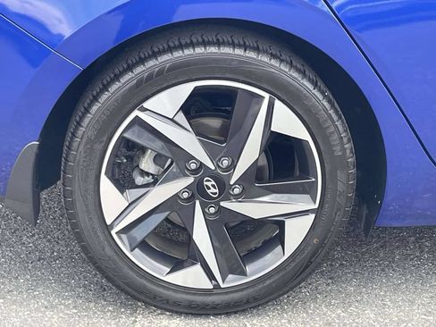Used 2022 Hyundai Elantra Limited FWD image 13