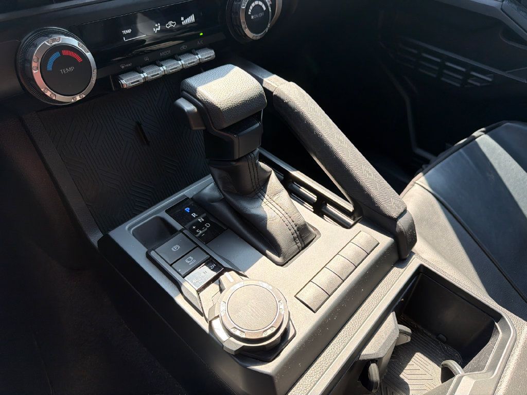 Used 2025 Toyota Tacoma SR AWD/4WD image 34
