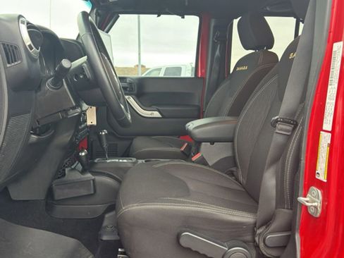 Used 2014 Jeep Wrangler Unlimited Sahara w/ Connectivity Group image 9