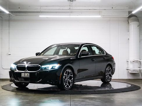 Used 2026 BMW 330i Sedan w/ Convenience Package RWD image 3