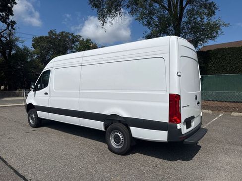 Used 2025 Mercedes-Benz Sprinter 2500 image 5