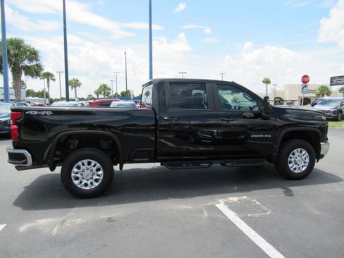 Used 2024 Chevrolet Silverado 2500 LT w/ Convenience Package AWD/4WD image 4