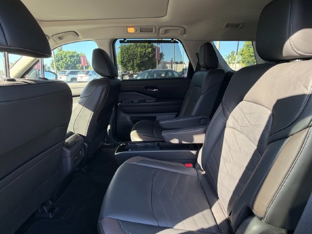 Used 2024 Nissan Pathfinder Platinum AWD/4WD image 36