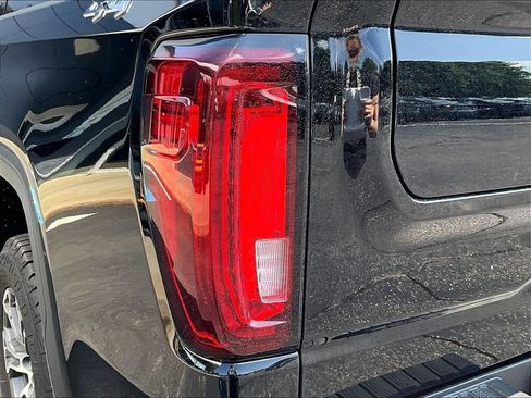 Used 2025 GMC Sierra 1500 SLT AWD/4WD image 26