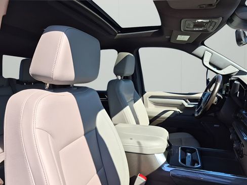 Used 2024 Chevrolet Silverado 2500 LTZ w/ LTZ Premium Package image 15