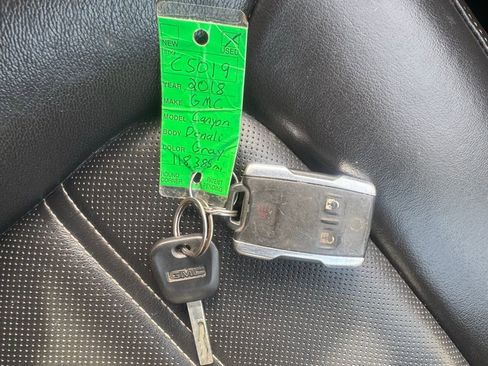 Used 2018 GMC Canyon Denali image 23