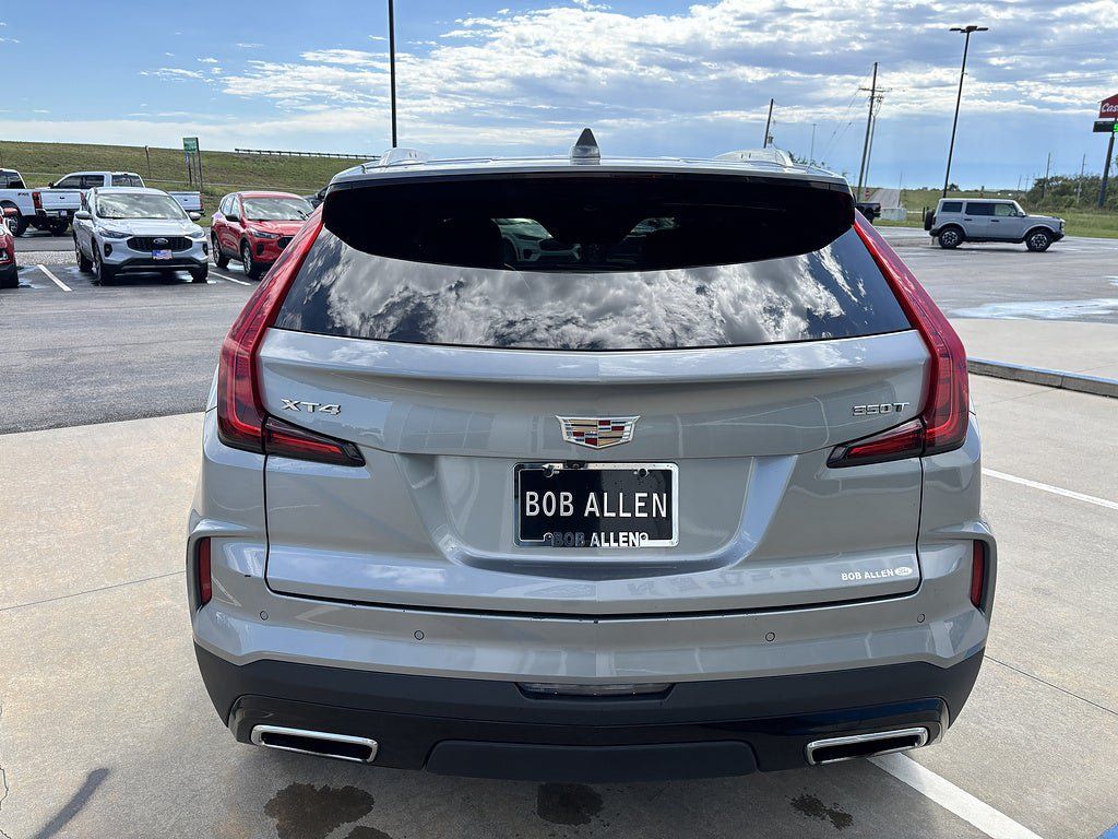 Used 2024 Cadillac XT4 Premium Luxury FWD image 4
