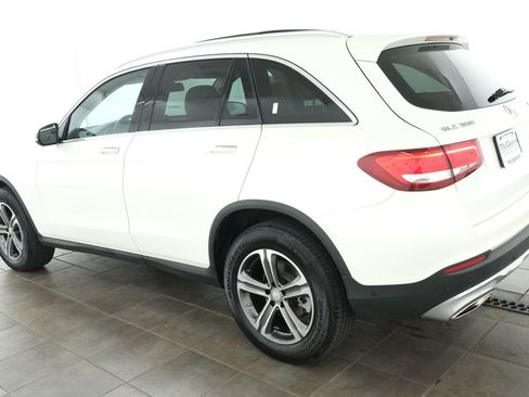Used 2017 Mercedes-Benz GLC 300 4MATIC image 3