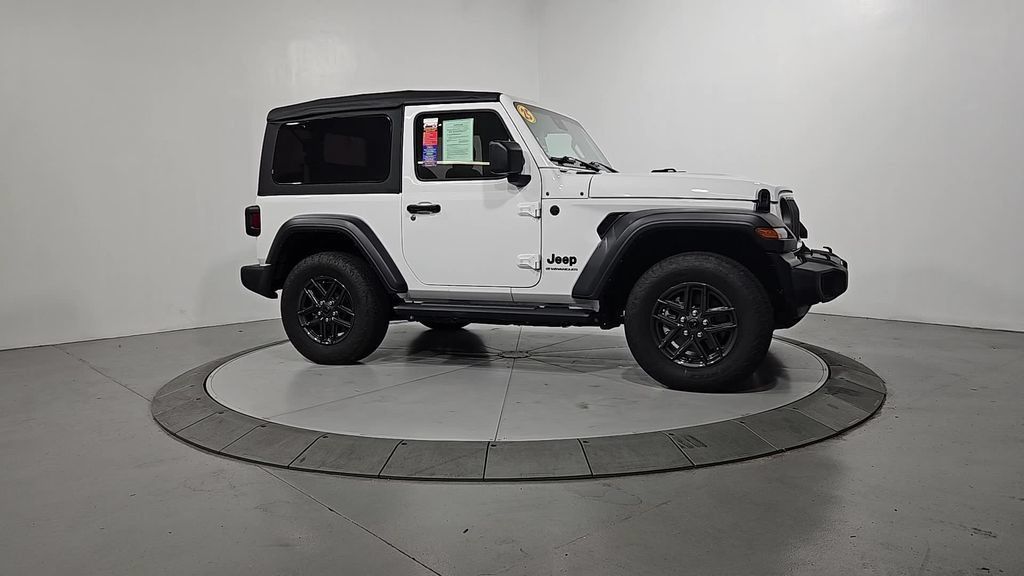 Used 2025 Jeep Wrangler Sport AWD/4WD image 7