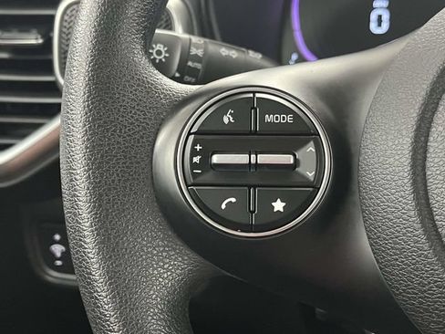 Used 2025 Kia Soul LX w/ LX Technology Package FWD image 29