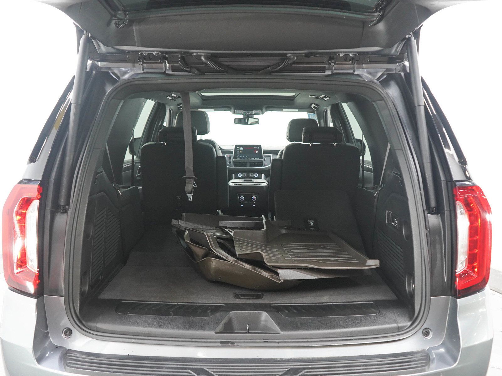 Used 2022 GMC Yukon SLT w/ SLT Premium Package AWD/4WD image 16