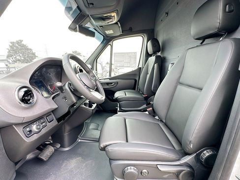 New 2025 Mercedes-Benz Sprinter 2500 image 18