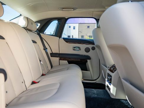 Used 2024 Rolls-Royce Ghost image 32