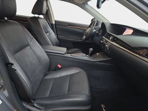Used 2014 Lexus ES 350 w/ Luxury Package FWD image 10