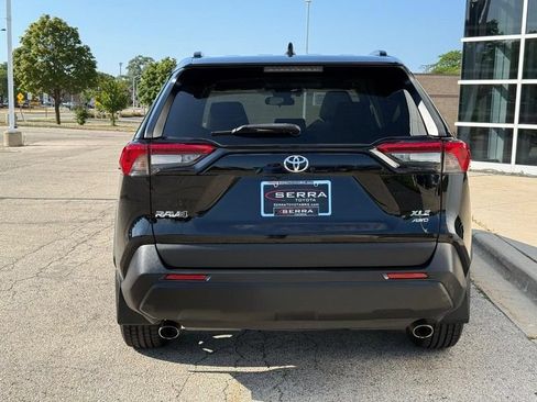 Used 2021 Toyota RAV4 XLE w/ Convenience Package AWD/4WD image 4
