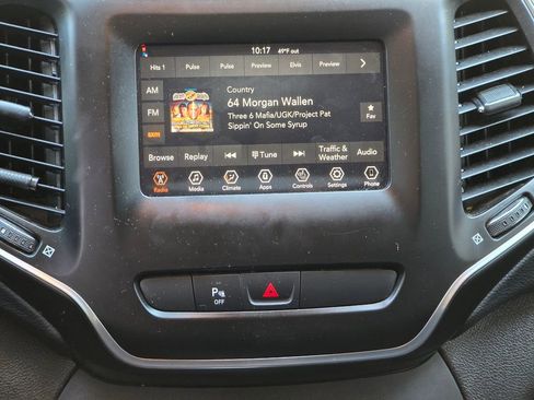 Used 2019 Jeep Cherokee Latitude Plus w/ Cold Weather Group AWD/4WD image 8