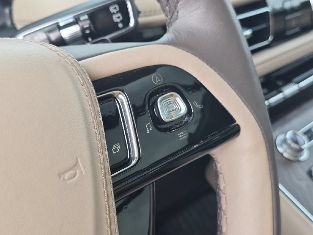 Used 2024 Lincoln Aviator Reserve w/ Equipment Group 201A AWD/4WD image 21