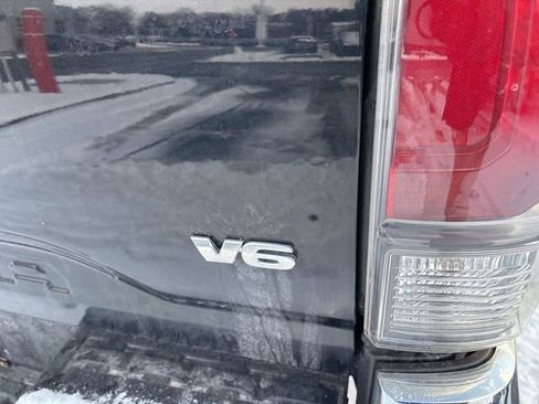 Used 2020 Toyota Tacoma TRD Off-Road image 12